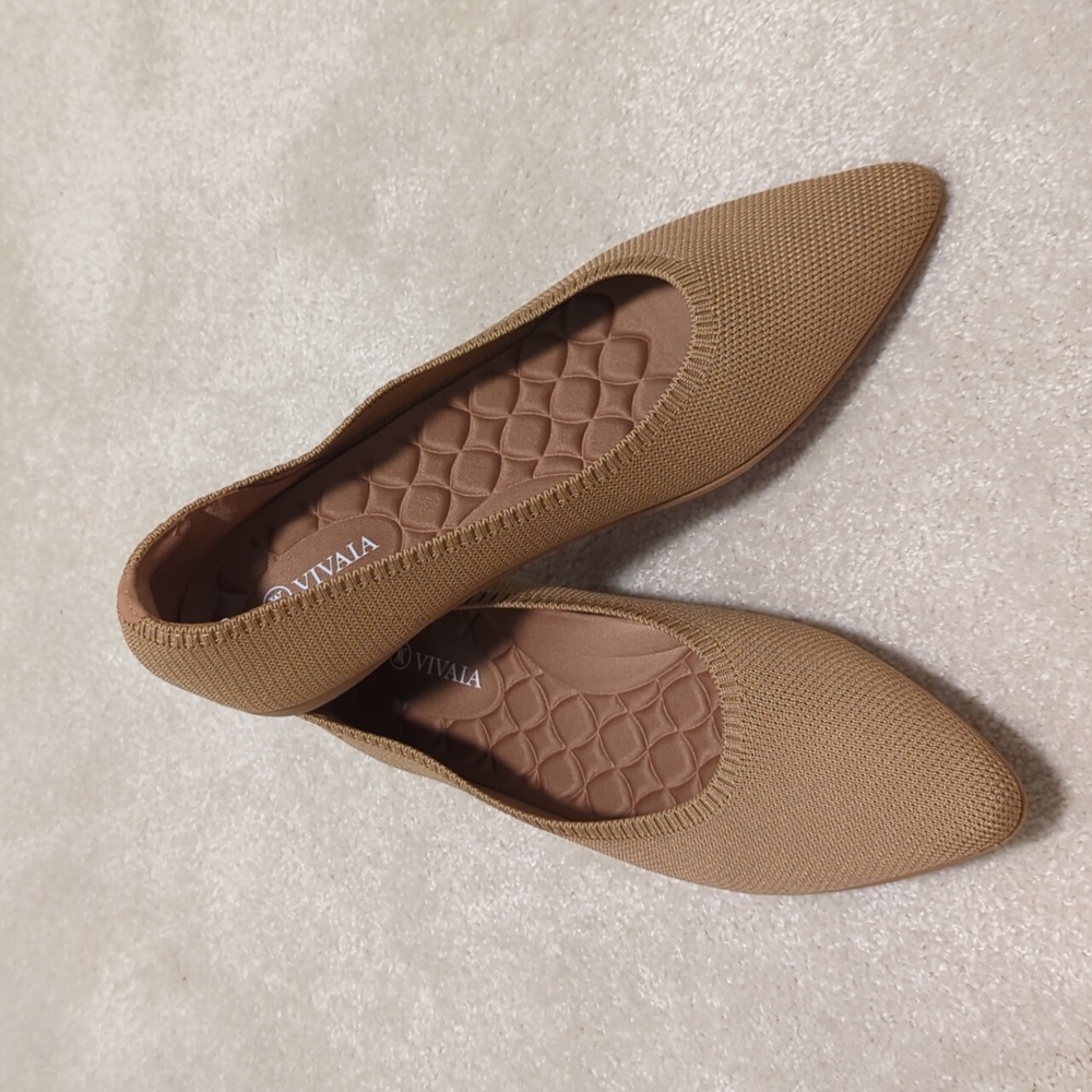 Vivaia pointed toe flats size 43